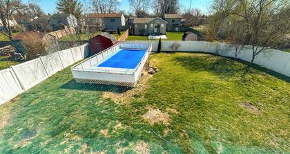 Spacious Family Home - 20 Min To Downtown Columbus. 2 Car Garage & Yard!