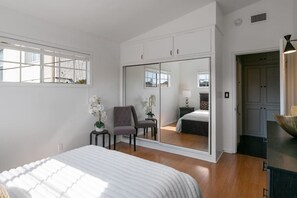 3 bedrooms, desk, iron/ironing board, free WiFi - Amazing views & large patio, central LA location (View Park-Windsor Hills)