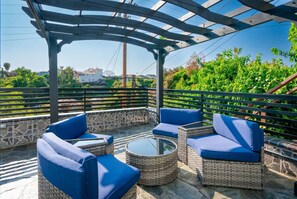 Terrace/patio - Amazing views & large patio, central LA location (View Park-Windsor Hills)