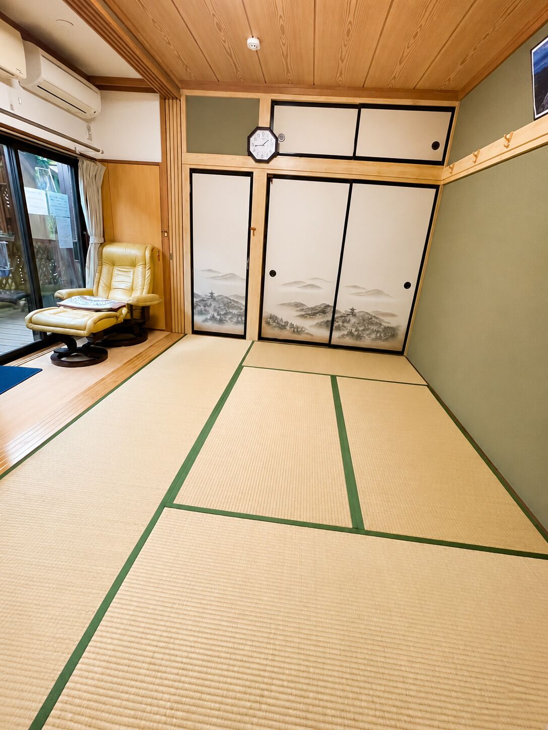 Classic Triple Room, Multiple Beds, Non Smoking | Down comforters, laptop workspace, free WiFi, bed sheets