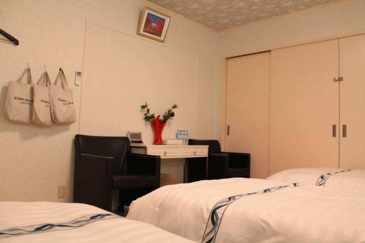 1 bedroom, down duvets, laptop workspace, free WiFi