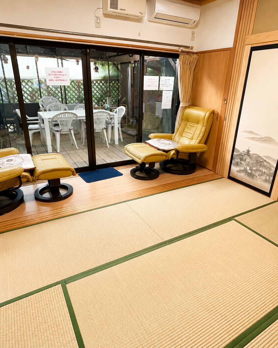 Down comforters, laptop workspace, free WiFi, bed sheets