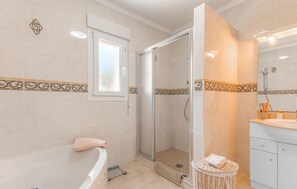 Shower - Awesome home in Orba with WiFi (Orba)
