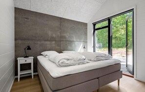 4 bedrooms, travel cot, free WiFi