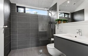 Shower - Stunning home in Odder with sauna (Odder)