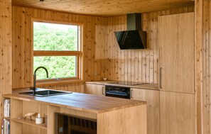 Kjøleskap, oppvaskmaskin og kaffetrakter/tekoker