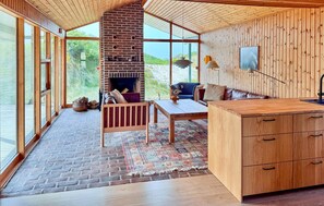 Smart TV, fireplace - Ocean front home in Saltum with sauna (Saltum)