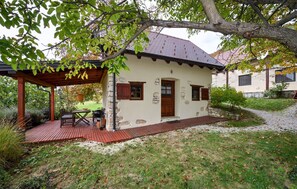 Exterior - Awesome home in Kalnik (Kalnik)