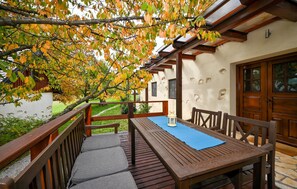 Outdoor dining - Awesome home in Kalnik (Kalnik)