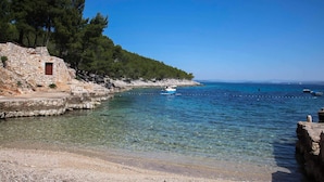 A coastal scene with a stone building, clear water, and boats. - Pet friendly apartment in Hvar with WiFi (Hvar)