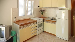 A kitchen with a stove, oven, sink, and refrigerator. - Pet friendly apartment in Hvar with WiFi (Hvar)