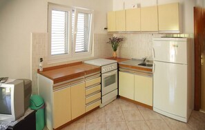 Refrigerador, horno, placa de cocina