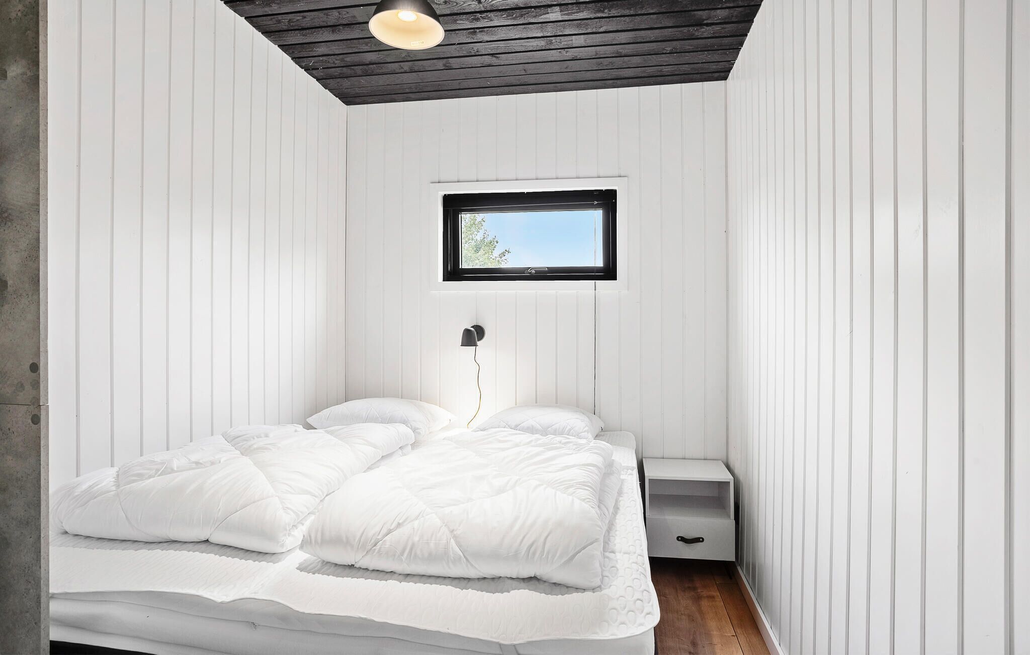 4 bedrooms, travel crib, WiFi (free)