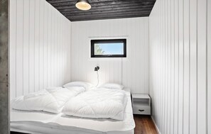 4 bedrooms, travel cot, free WiFi - 4 bedroom beautiful home in Humble (Humble)