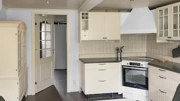 Fridge, stovetop, dishwasher, coffee/tea maker