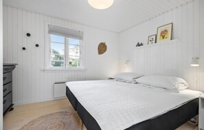 3 bedrooms, travel crib, free WiFi