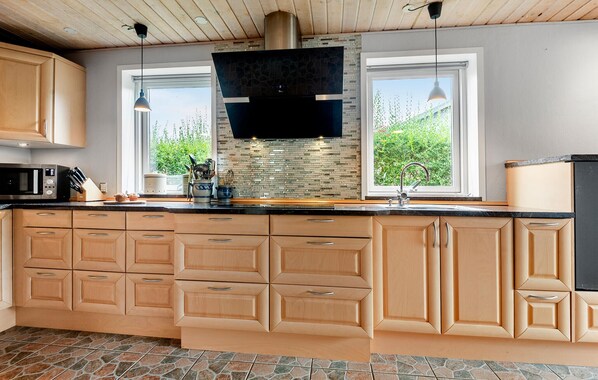 Kühlschrank, Herdplatte, Geschirrspüler