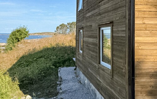 Lovely home in Mausund with WiFi
