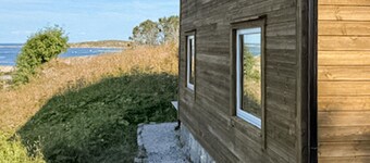 Lovely home in Mausund with WiFi