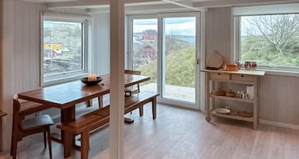 Lovely home in Mausund with WiFi