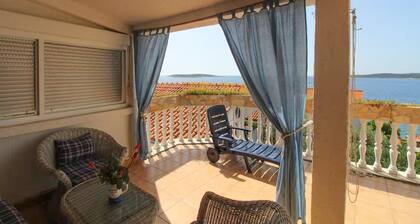 Four bedroom cozy apartment in Milna