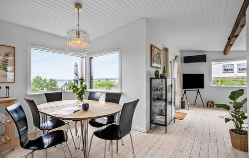 Nice home in Ebeltoft with WiFi