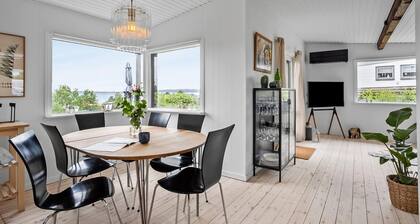 Nice home in Ebeltoft with WiFi