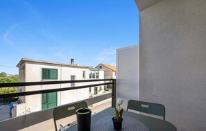 Outdoor dining - 1 bedroom cozy apartment in Betina (Betina)