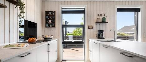 Geladeira, micro-ondas, fogão, cooktop
