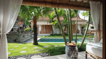 Classic Cottage, Garden View | 1 bedroom, minibar, in-room safe, desk