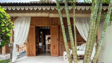 Cottage Klasik, pemandangan kebun | 1 kamar tidur, minibar, brankas, dan meja kerja