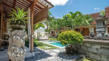 Romantic Cottage, Garden View | 1 bedroom, minibar, in-room safe, desk