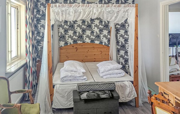 3 bedrooms, travel cot, free WiFi