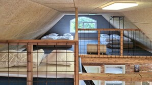 A dormitory-style room with bunk beds, a window, and a skylight. - Nice home in Erslev with WiFi (Erslev)