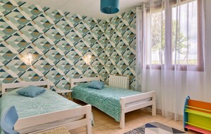 3 bedrooms, travel cot, free WiFi