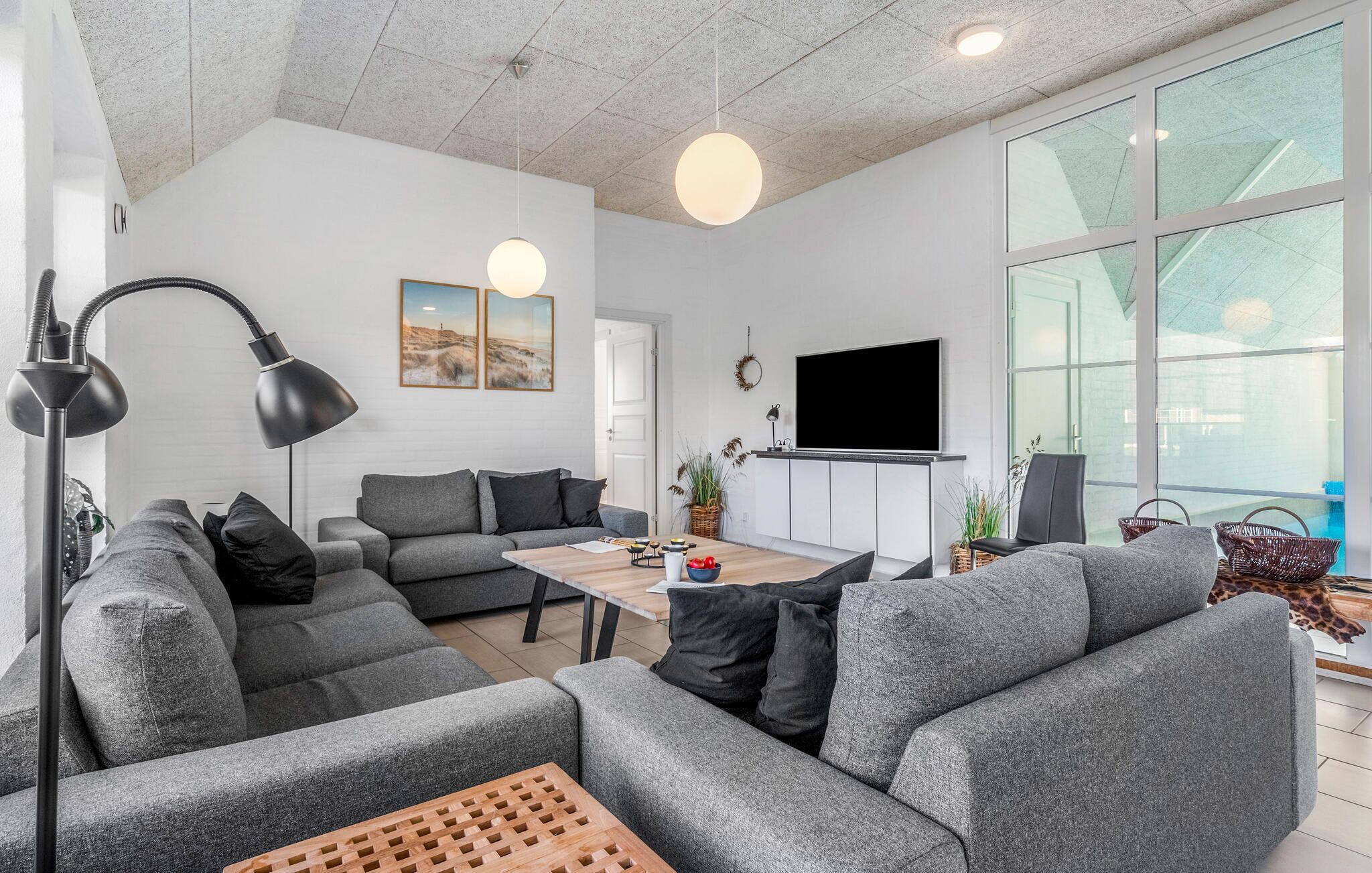 Télévision, cheminée