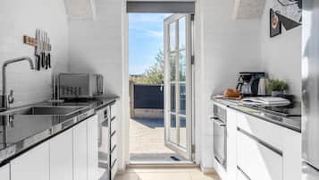 Jääkaappi, uuni, liesi, astianpesukone