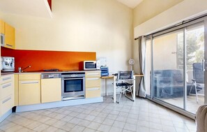Réfrigérateur, four, plaque de cuisson, lave-vaisselle