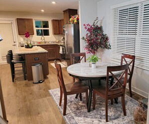 Dining - 5-Star Comfort, 16 Minutes from Richmond Downtown (Richmond)