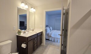 3 chambres, fer et planche à repasser, Wi-Fi gratuit, draps fournis