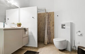 Shower - Awesome home in Juelsminde with sauna (Juelsminde)