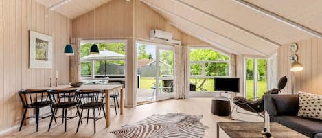 Een smart-tv en een open haard