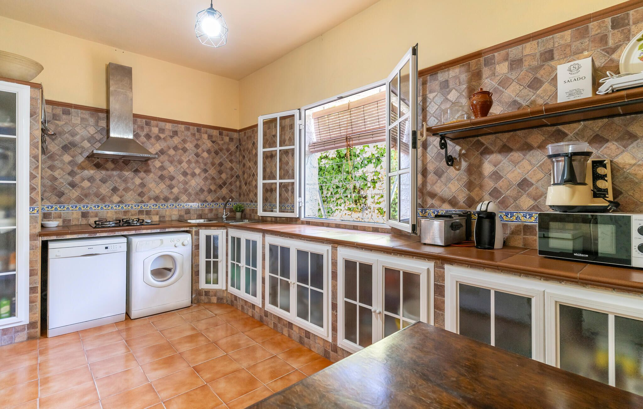 Réfrigérateur, four, plaque de cuisson, lave-vaisselle