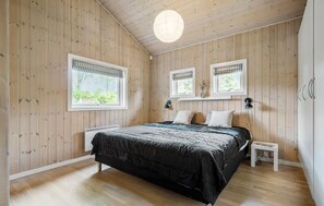 3 bedrooms, travel crib, free WiFi