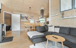 TV, fireplace - Nice home in Grevinge with WiFi (Grevinge)