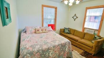 3 habitaciones, escritorio, tabla de planchar con plancha y wifi gratis