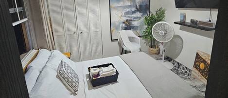 2 chambres, fer et planche à repasser, Wi-Fi, draps fournis