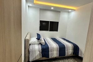 3 chambres, fer et planche à repasser, Wi-Fi, draps fournis