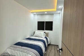 3 bedrooms, iron/ironing board, WiFi, bed sheets