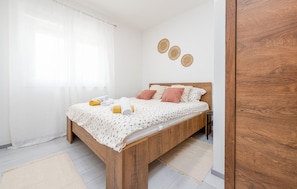 2 bedrooms, travel cot, free WiFi - Lovely apartment in Povljana with WiFi (Povljana)